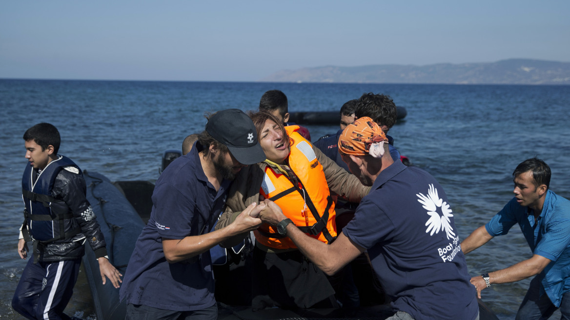 Αγνοούνται δύο πρόσφυγες μετά από ανατροπή βάρκας στη Μυτιλήνη